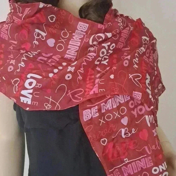 SCARF VALENTINE DAY - Picture 3 of 4